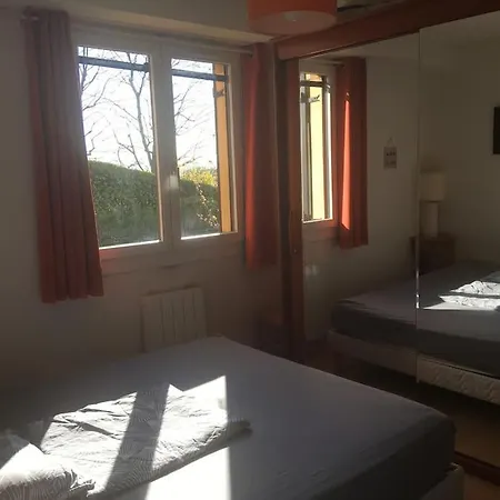 Apartment En Rez De Jardin Climatisee 2 Pieces-cuisine Avec Terrasse Et Jardin *